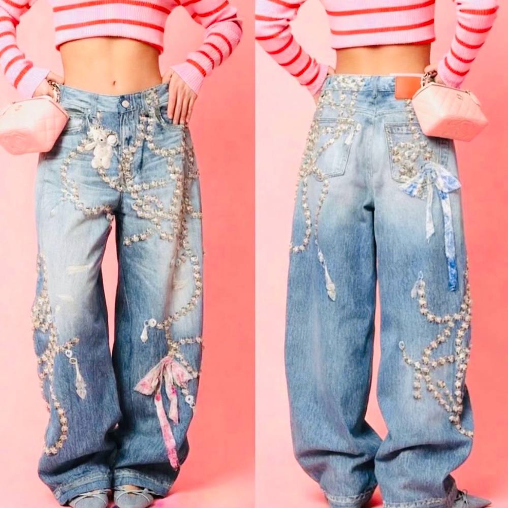 BACK IN STOCK 
Embellished Light Blue Boyfriend Jeans!🏃‍♀️🏃‍♀️